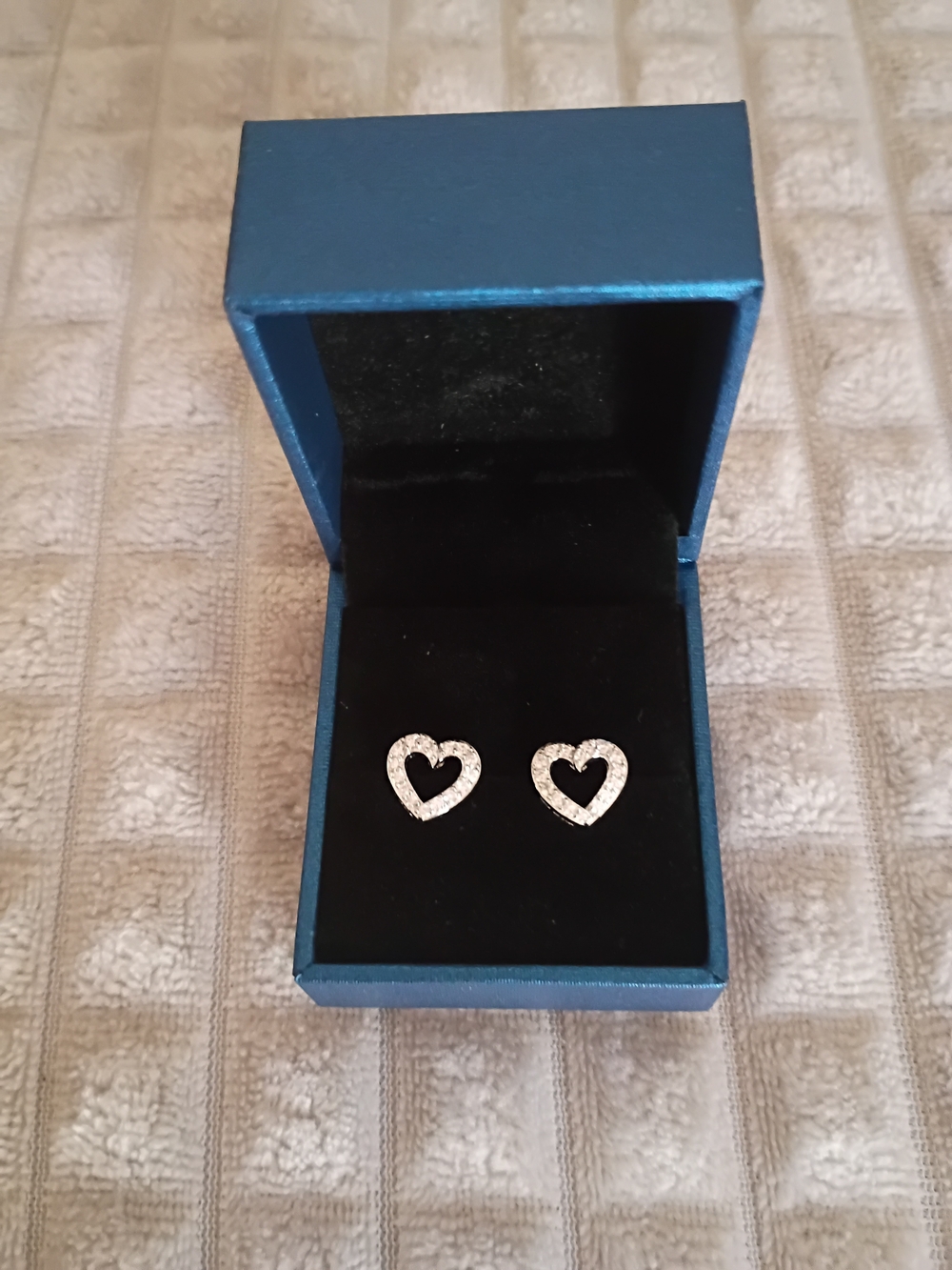 NEW WITH TAGS | 925 Sterling Silver Moissanite Heart Stud Earrings